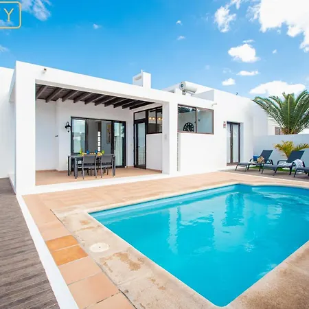 Orcades Close To Town Center Pool & A/c Villa Playa Blanca