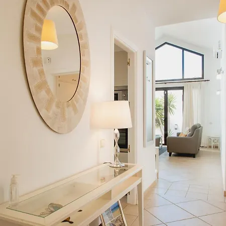 Orcades Close To Town Center Pool & A/c Villa