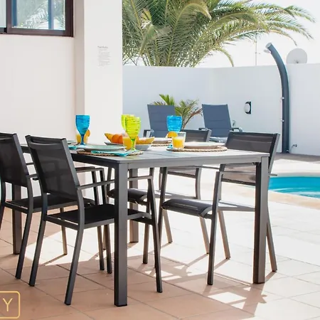 Orcades Close To Town Center Pool & A/c Villa