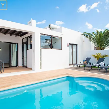 Orcades Close To Town Center Pool & A/c Villa Playa Blanca