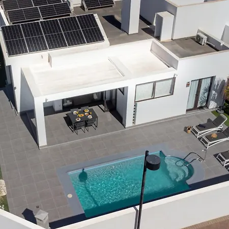 Orcades Close To Town Center Pool & A/c 别墅 *