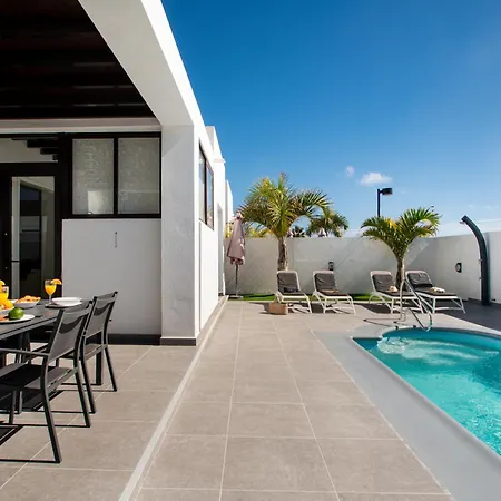 Orcades Close To Town Center Pool & A/c