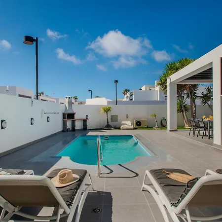 Orcades Close To Town Center Pool & A/c 别墅