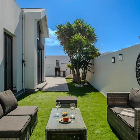 Orcades Close To Town Center Pool & A/c