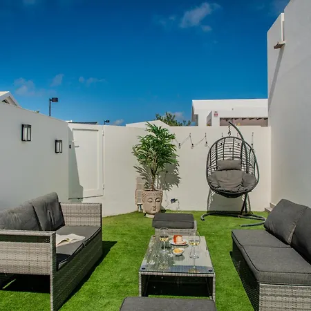 Orcades Close To Town Center Pool & A/c *