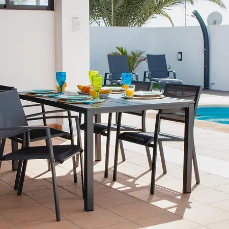 Orcades Close To Town Center Pool & A/c