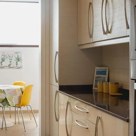 Orcades Close To Town Center Pool & A/c 빌라