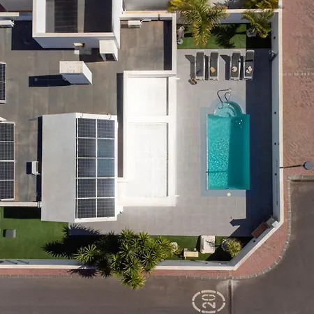 Orcades Close To Town Center Pool & A/c