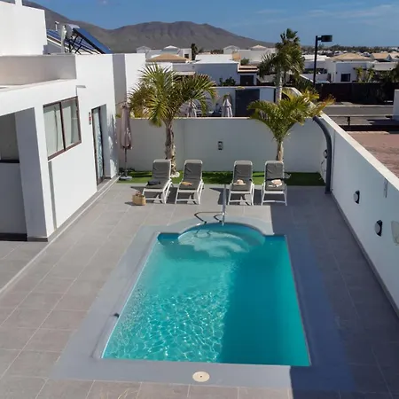 Orcades Close To Town Center Pool & A/c Вилла