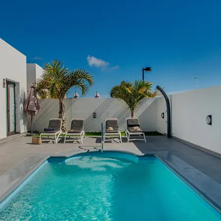 Orcades Close To Town Center Pool & A/c Вилла