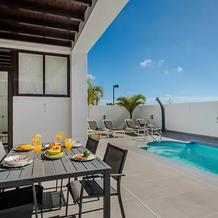 Orcades Close To Town Center Pool & A/c