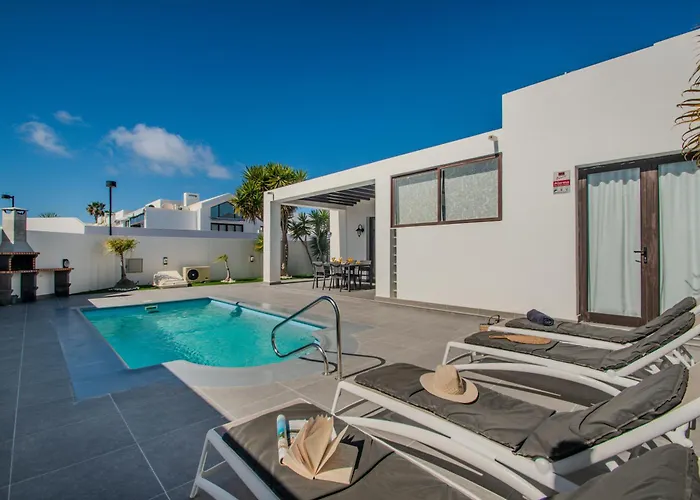 Orcades Close To Town Center Pool & A/c *