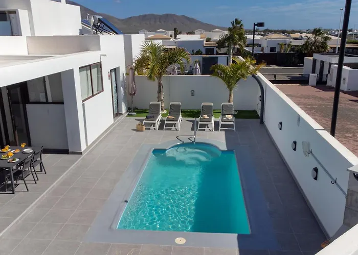 Orcades Close To Town Center Pool & A/c Willa