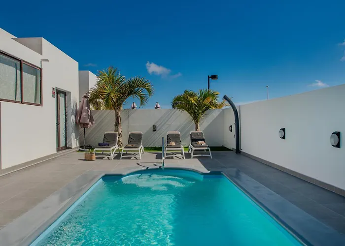 Orcades Close To Town Center Pool & A/c Willa