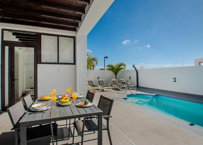 Orcades Close To Town Center Pool & A/c