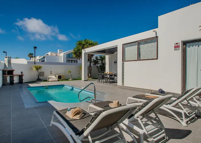 Orcades Close To Town Center Pool & A/c Willa