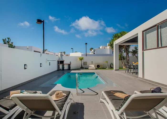 Orcades Close To Town Center Pool & A/c Willa