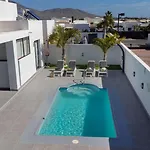 Orcades Close To Town Center Pool & A/c Βίλα
