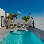 Orcades Close To Town Center Pool & A/c Villa