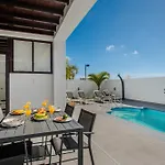 Orcades Close To Town Center Pool & A/c
