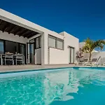 Villa Orcades Close To Town Center Pool & A/c Playa Blanca