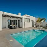 Orcades Close To Town Center Pool & A/c Villa *