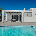 Orcades Close To Town Center Pool & A/c *