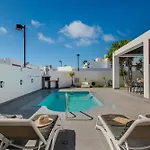 Orcades Close To Town Center Pool & A/c Villa
