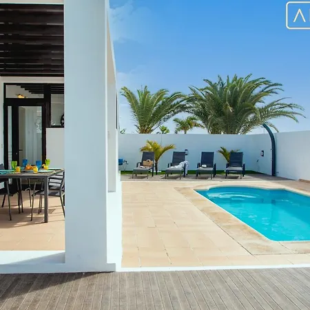 Orcades Close To Town Center Pool & A/c Villa