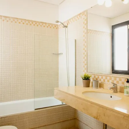 Orcades Close To Town Center Pool & A/c Villa