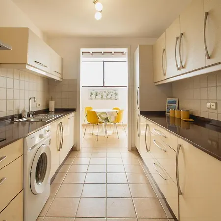 Orcades Close To Town Center Pool & A/c Villa