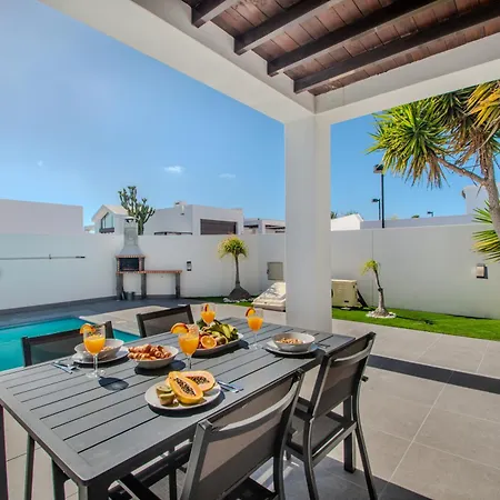 Orcades Close To Town Center Pool & A/c Villa *