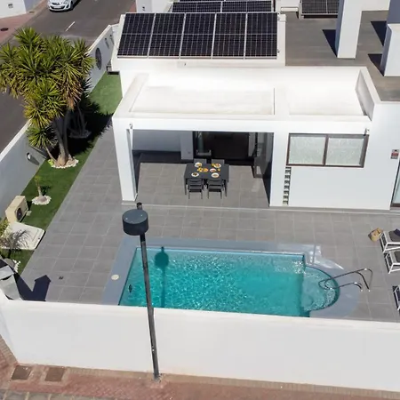 Orcades Close To Town Center Pool & A/c Villa Playa Blanca