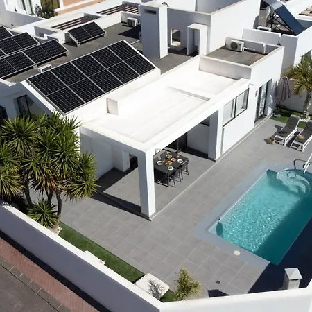 Orcades Close To Town Center Pool & A/c Villa Playa Blanca
