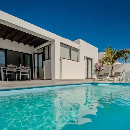 Villa Orcades Close To Town Center Pool & A/c Playa Blanca
